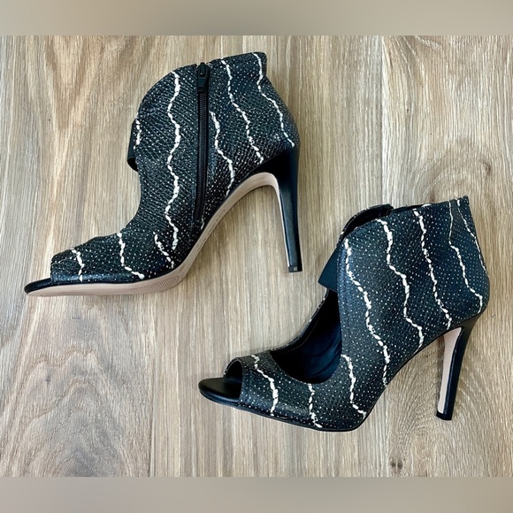 NEW Gianni Bini Leather Black Snake Print High Heel Stilettos Size 11 - Picture 1 of 5